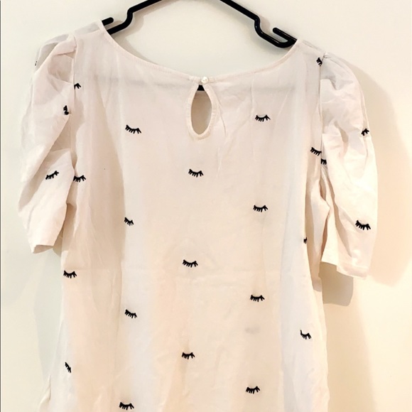 White tshirt - Picture 3 of 4